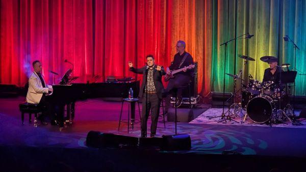 Jeremy Jordan singing "Somewhere Over the Rainbow".