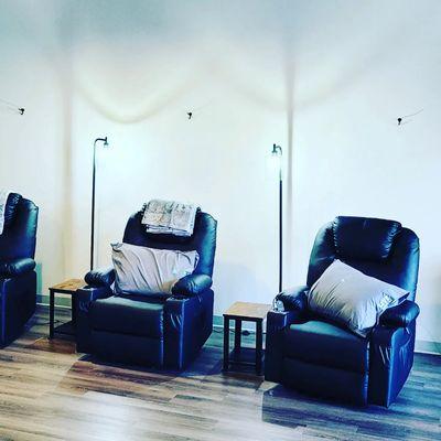 You can relax in heated massage recliners while you receive your treatment.