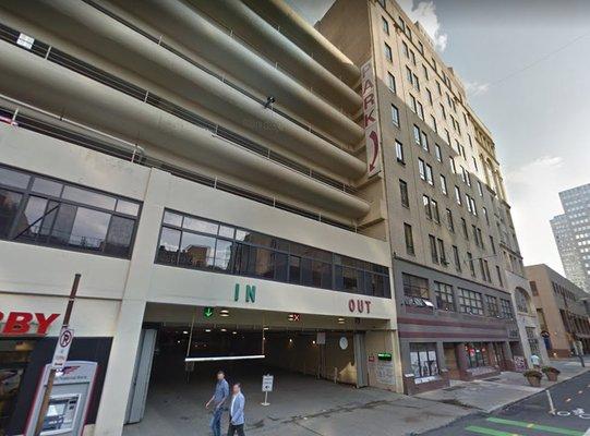 6th & Penn iParkit Garage