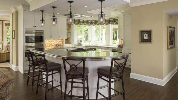 A reconfigured space resulted in a curved countertop and matching ceiling detail.
