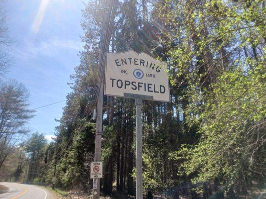 Entering Topsfield on Route 97 from Boxford.