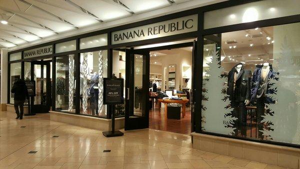 Entrance to Banana Republic
