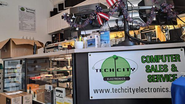 This part of the suite is where Tech City's employees work on repairing computers, ridding them of any issues.