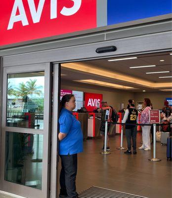 Horrifically long line with 1 person working.... Ridiculous!! What a great way to start our Hawaiian vacation! ONE