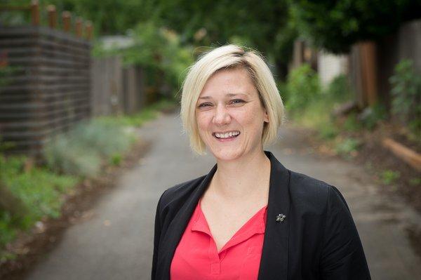 Carly van Aart - Living Room Realty