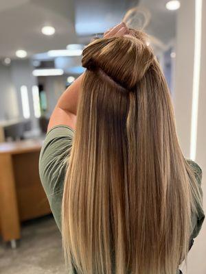 Seamless hand tied weft