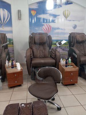 Clean, usually available, comfortable... favorite place close by...