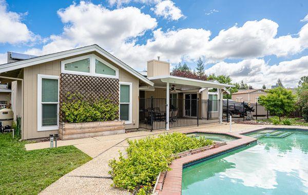 Straight Line Roofing and Construction