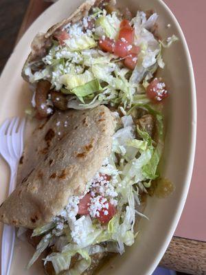 Gorditas de chicharrón 
