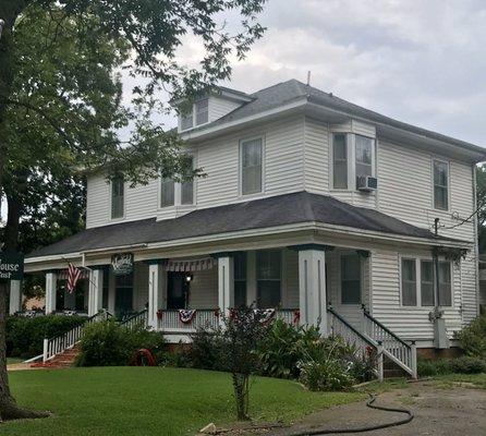 Warfield House Bed & Breakfast