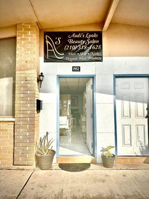 Audi’s Looks Beauty Salon