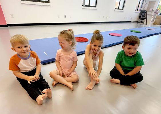 Making friends at dance class for toddlers and kids in Westborough Ma - ballet, tap, jazz, acro dance classes