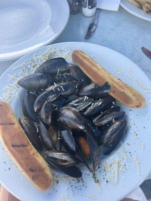 Captain Al's Restaurant & Tiki Bar