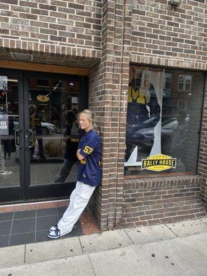 Cali holding up the wall lol