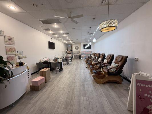 Main entrance to the salon.