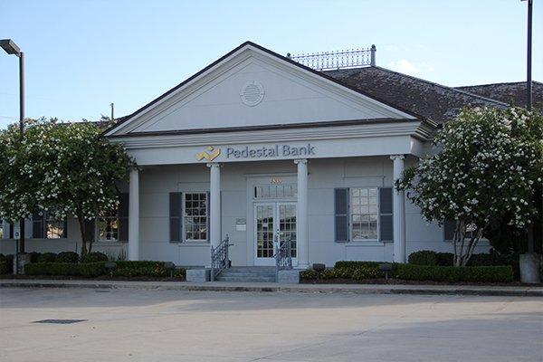 Pedestal bank