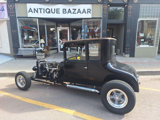 Larry Nelson moved from 948 Maintou Ave to 110 E. Main in Florence the antique Capitol of America.