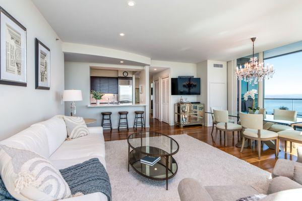 Bright and spacious floorpan with sweeping views in SF