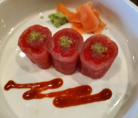 Tuna sashimi rolls