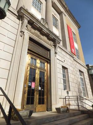 Located in the Gettys Building