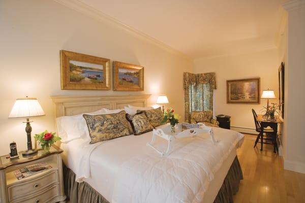 Bedroom in Suite 301