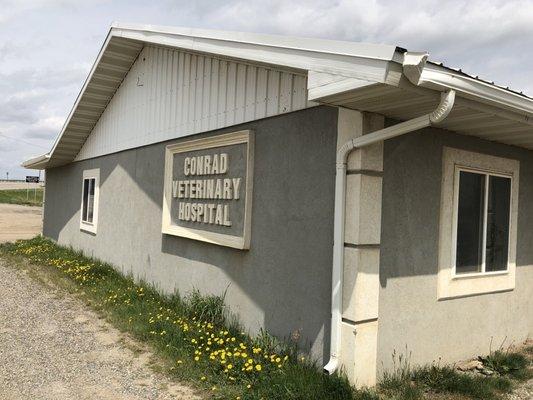 Conrad Veterinary Hospital - facing the street
