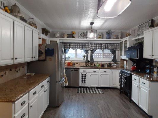 Eat-In Kitchen