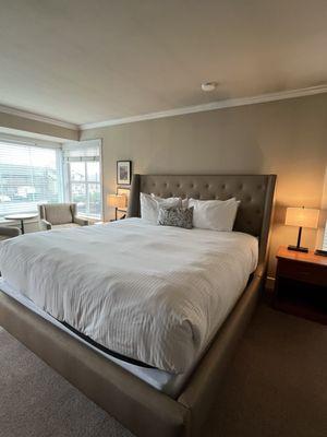 King size bed with very comfortable mattress and no squeaky moving parts