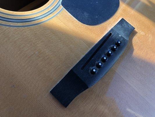 A bridgeless guitar....useless