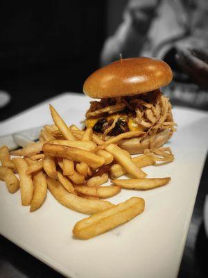 Maggie's Town Tavern