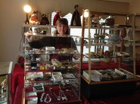 An example of Caring Transition of Hinsdale's great Estate Sale setup