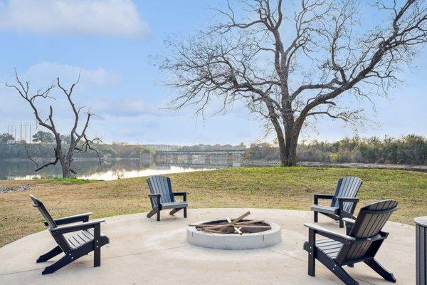 Lake Villas Apartments