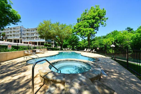Pool with Hot Tub - It's brand new!
