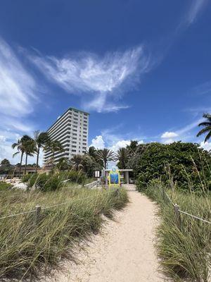 Marie and Stanley White Palm Avenue Portal