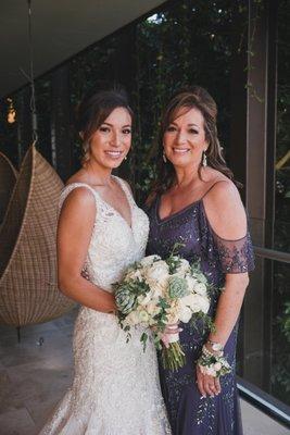 De La Rosa's Bridal & Tuxedos