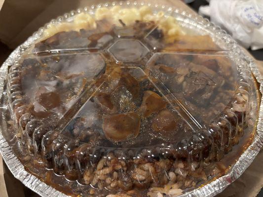 Oxtail with macaroni salad