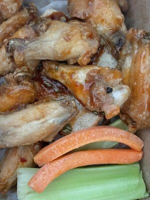 Wings came with celery and carrots and had bread to keep the wings crispy!