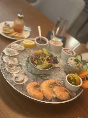 Single seafood tower