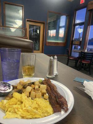 I think it's called Western breakfast