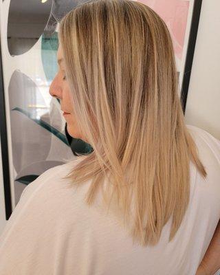 High contrast blond By Amandasantino