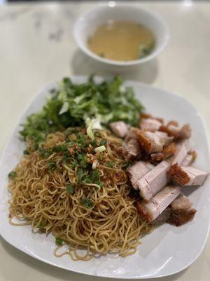 Roasted pork with noodles and broth