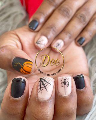 Nails by Dee