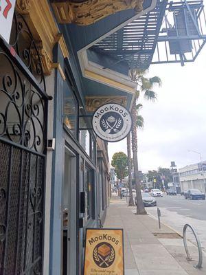 Mookoos Store Front.