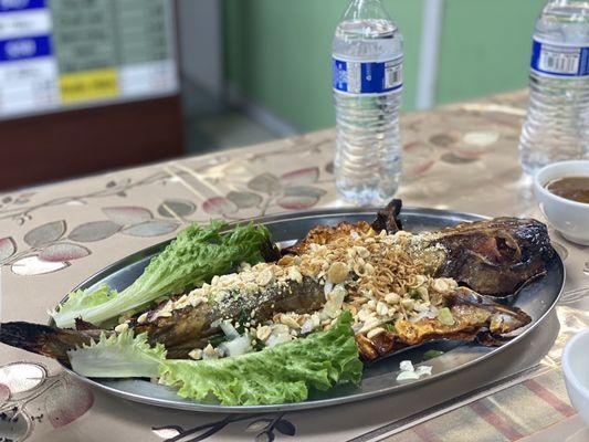 Cá nướng $30. Feeding mẹ and my boyfriend fully (guess we have a small stomach idk)