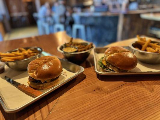 Cali Classic Burger, Fried Pickles, Bar area