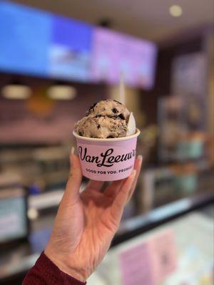 V Cookies & Cream Caramel Swirl