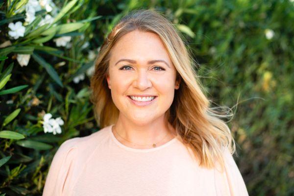 Hi! I'm Katie, the owner and acupuncturist at Vivir.