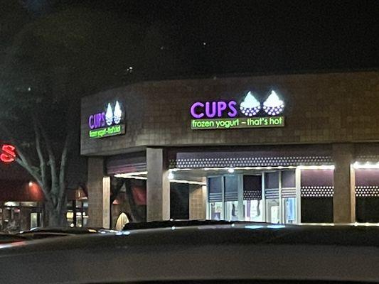 Cups Frozen Yogurt