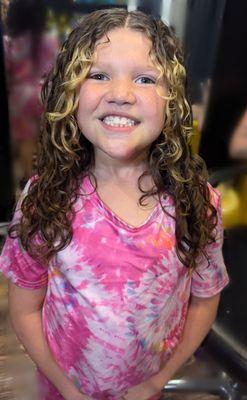 Lemondrop Beauty Stand - Mane Curl Squeeze & Extensions