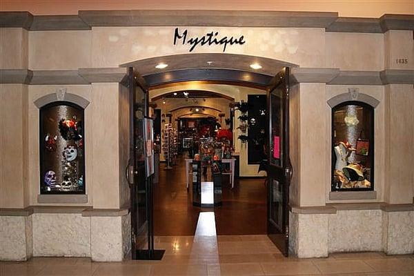 Mystique Arisan Gallery